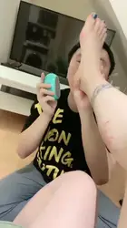 领主老大 脚奴伺候着