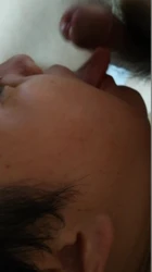 老骚货露脸吃她老公朋友们的鸡巴