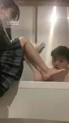 浴缸侍奉舔脚喂牛奶 舔吃黑丝牛奶 圣水淋头羞辱