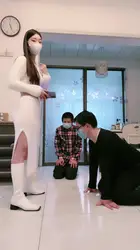 罗宾 当着亲爸的面 玩儿子