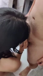 绿帽先生带着老婆来调教自己一旁撸管