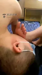 享受非常臭的大臭脚