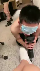 调教逼迫贱狗吃踩在脚底下的食物