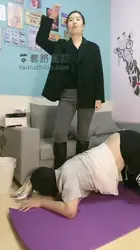 嘉文 调教新奴 别害羞 很快就熟练了