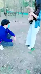 高清 户外 光天化日踹小狗