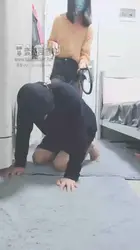 灵竹女主 调教废物狗 鞭打 舔脚