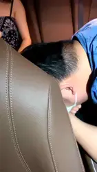 19岁素人车内舔脚剪辑片段