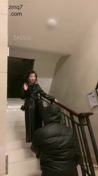 狗子在门口舔脚 爬行 磕头