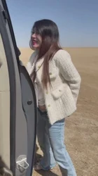 骚女随地小便
