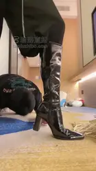 沅芷 踩踏