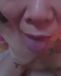 还是阿姨口活好（全集来），没一会我就缴械了阿姨帮我吸干没浪费一点