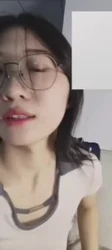 裸聊颜值很高的眼镜妹，真的骚，小穴座脸，舔奶头各种动作诱惑，身材很棒