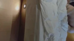 坐在床边看陌生男人3p妻子