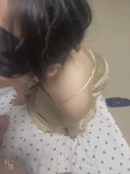 武汉绿主 在绿奴家婚床上玩弄母狗