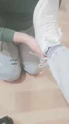 女主人虐一个脚下的废物