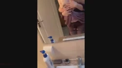 酒店卫生间爆操极品黑丝女同事