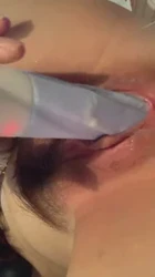 本人自慰高清喷尿丝袜插逼里寄给你