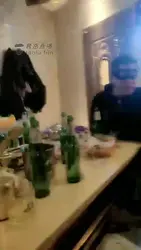 给美女舔皮靴 ���闻到了捂在里面的棉袜