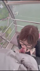 骚母狗在摩天轮上迫不及待的口我，拎回家就是操