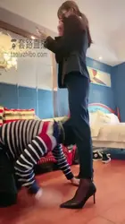 裤里丝腿绞 掐脖子窒息
