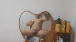 大二学生无聊在家自拍