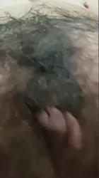 见过熟女高潮的骚逼吗？掏出你的兄弟，一起射屏吧