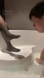 浴缸里的深喉 玩死贱狗