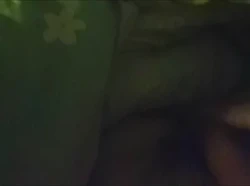 边看电影边享受娇妻手活释放