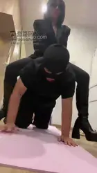 骑马 暴力脚耳光