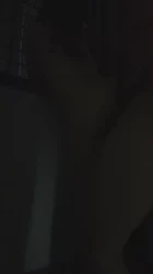 屁股又会扭又会夹的骚逼喜欢在窗前被操，有大鸡巴一起吗
