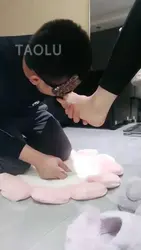 第一视角 裸足舔脚 喂食