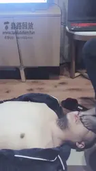 闻脚 拧一会儿