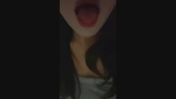 天津诱人女大宿舍自慰水超多顺着流