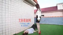 麦可颂 灰丝袜 踩踏 深喉到吐