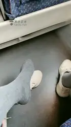 前半段高筒袜 后半段裸足