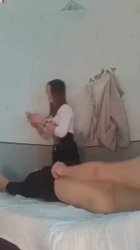 神似迪丽热巴，温暖巧手握着肉棒打飞机，好不容易哄到摸着