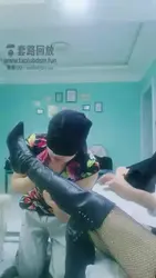 和小狗狗玩游戏