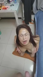 骚阿姨跪舔吞精