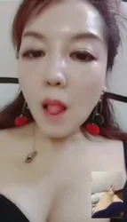 【雨哥91】裸聊熟女我的最爱！露出骚逼就是扣白浆四溢流出