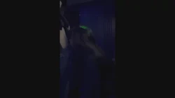 骗男友睡了 直接在酒吧给别人口