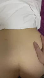 一边跟老公电话，一边跟我啪啪啪的小情人，已内射怀孕