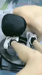 狗舌头刷干净小白鞋