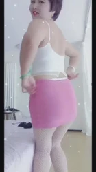熟女摸奶抠逼自拍