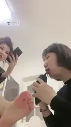 三婶舌头刷高跟 里里外外都舔干净