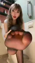 第一视角 红绿灯 在厕所被羞辱 威胁榨精 喂尿