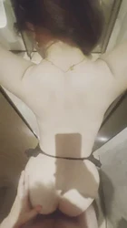 反差贵妇会议中心男厕露出调教