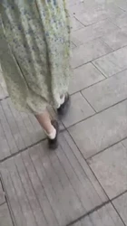 表面看着单纯的碎花裙妹妹没想到来了酒店比我都放的开 自摸骚逼求大鸡吧