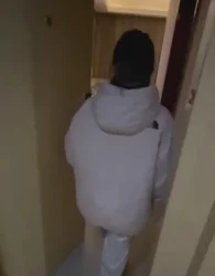 绿帽老公让同学开好房间，带着老婆送货上门