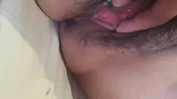 把极品熟妇母狗操喷水，淫荡骚浪叫声让人性奋射精