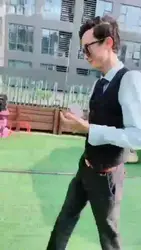 咀嚼喂食 舔脚踩踏